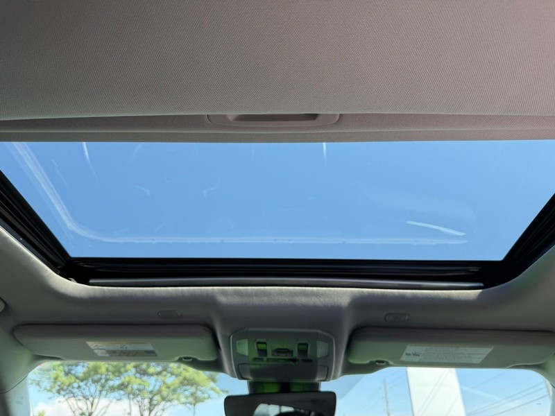 Toyota Highlander Vehicle Image 12