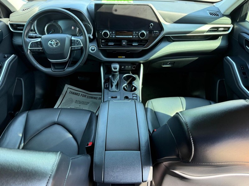 Toyota Highlander Vehicle Image 13