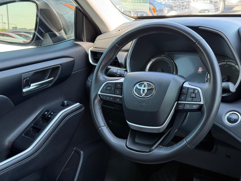 Toyota Highlander Vehicle Image 14