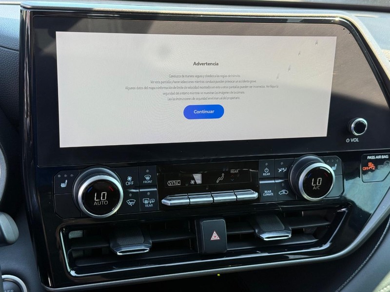 Toyota Highlander Vehicle Image 19