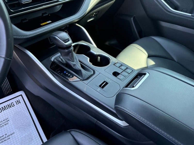 Toyota Highlander Vehicle Image 21