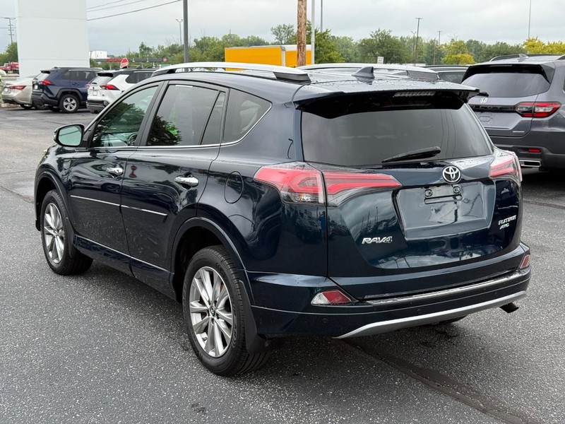 Toyota RAV4 Vehicle Image 05
