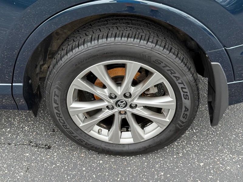 Toyota RAV4 Vehicle Image 06