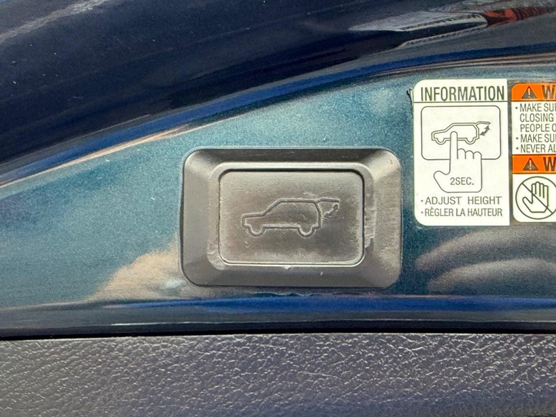 Toyota RAV4 Vehicle Image 08