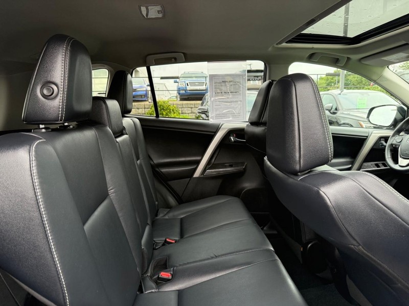 Toyota RAV4 Vehicle Image 11