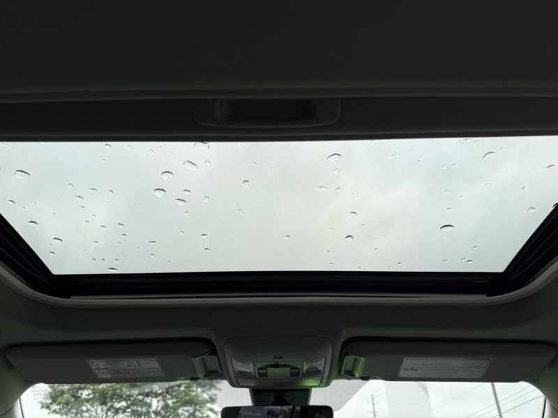 Toyota RAV4 Vehicle Image 12