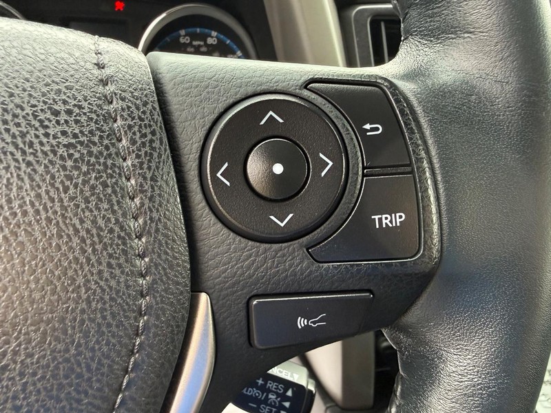 Toyota RAV4 Vehicle Image 16