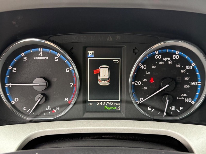 Toyota RAV4 Vehicle Image 24