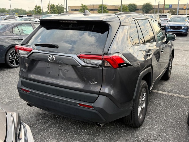 Toyota RAV4 Vehicle Image 04