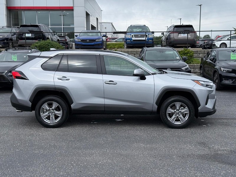 Toyota RAV4 Vehicle Image 02