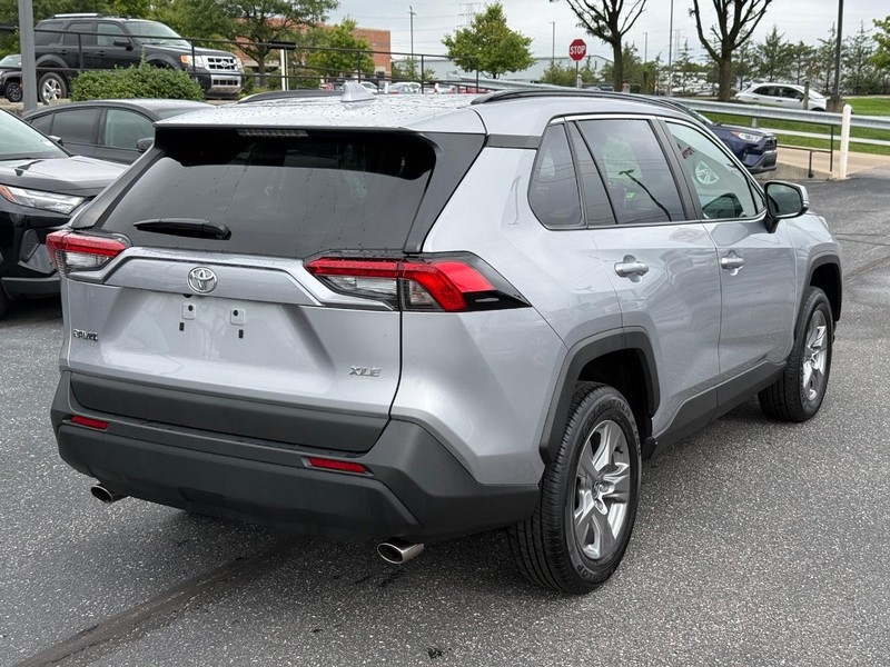 Toyota RAV4 Vehicle Image 03
