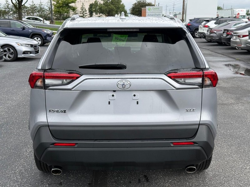 Toyota RAV4 Vehicle Image 04