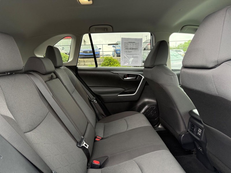 Toyota RAV4 Vehicle Image 10