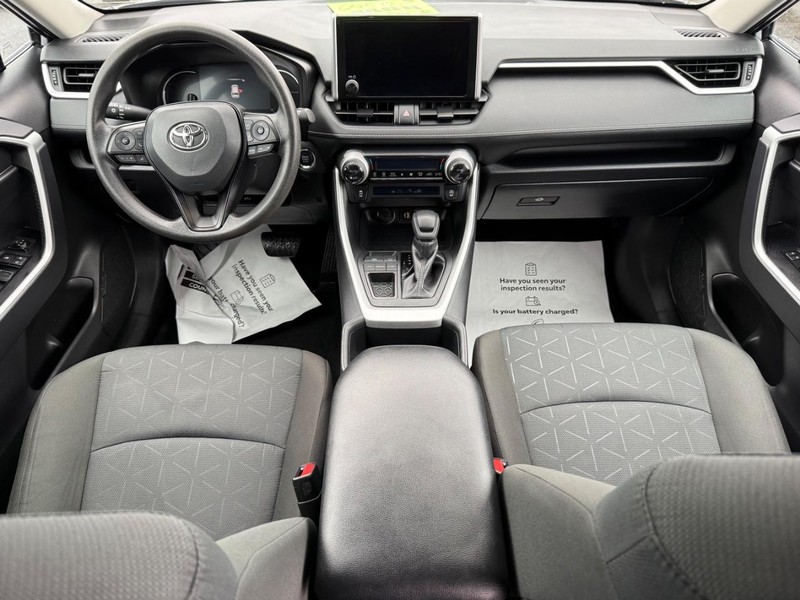 Toyota RAV4 Vehicle Image 11