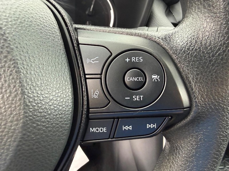 Toyota RAV4 Vehicle Image 14