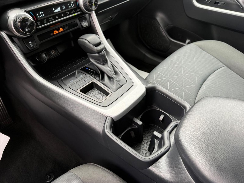 Toyota RAV4 Vehicle Image 19