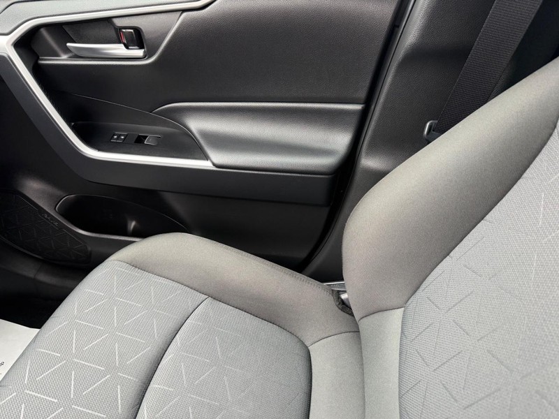 Toyota RAV4 Vehicle Image 20