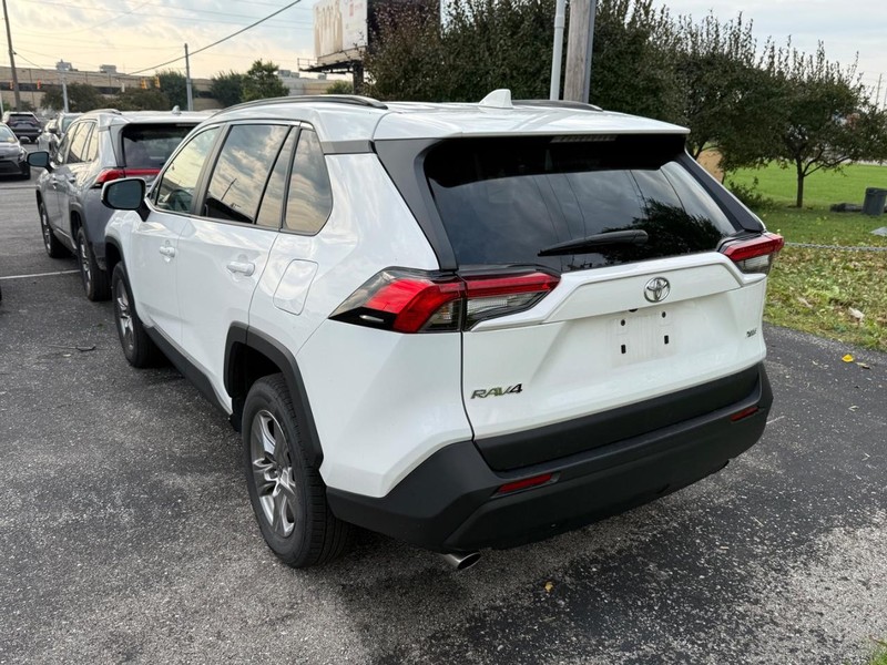 Toyota RAV4 Vehicle Image 03