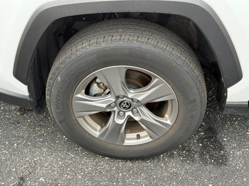 Toyota RAV4 Vehicle Image 04
