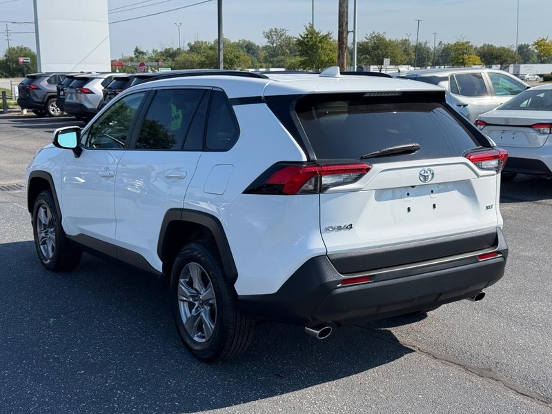 Toyota RAV4 Vehicle Image 05