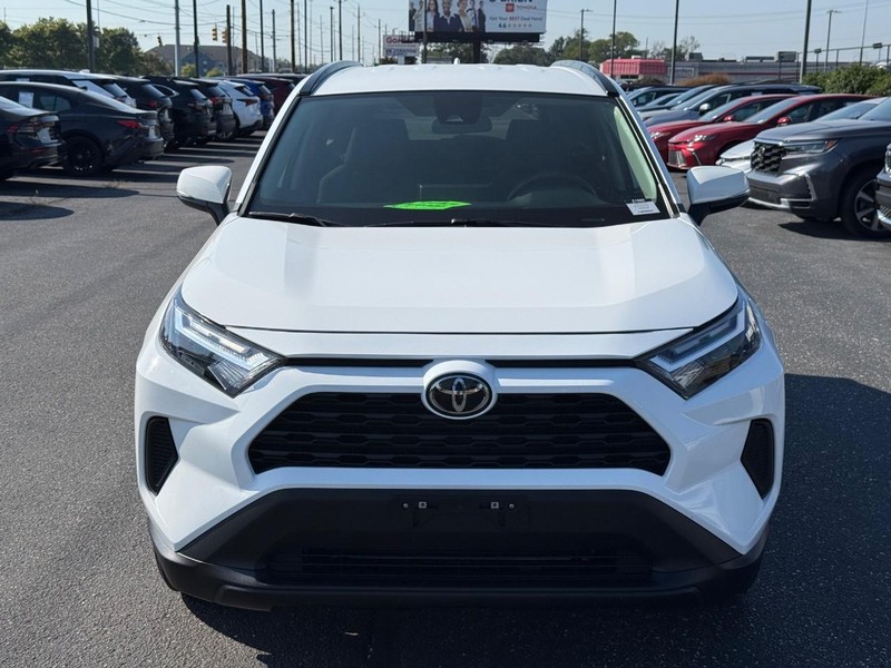Toyota RAV4 Vehicle Image 09