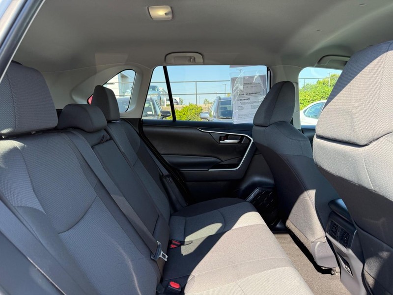 Toyota RAV4 Vehicle Image 10