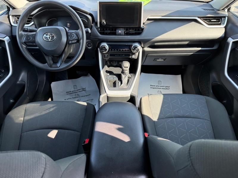 Toyota RAV4 Vehicle Image 11