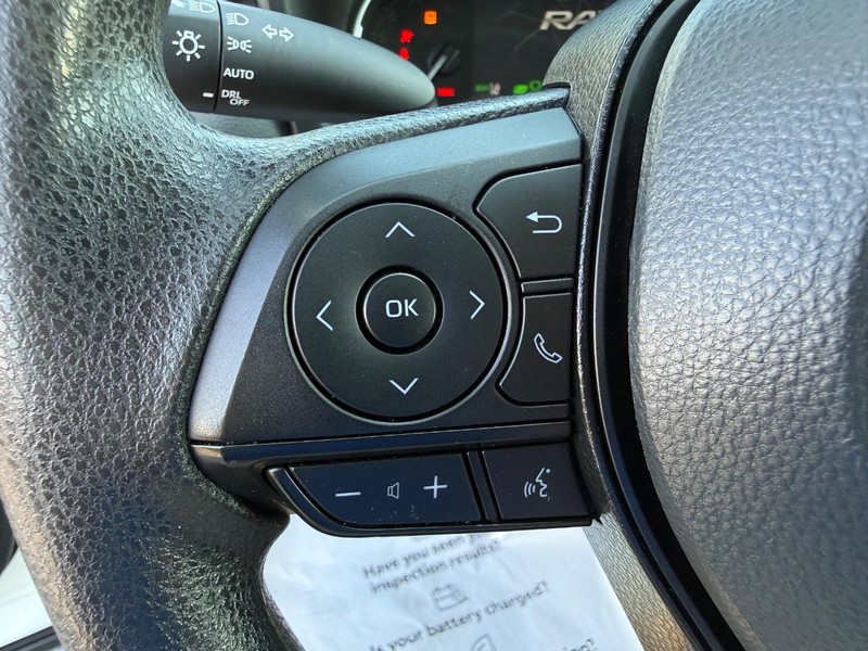 Toyota RAV4 Vehicle Image 13