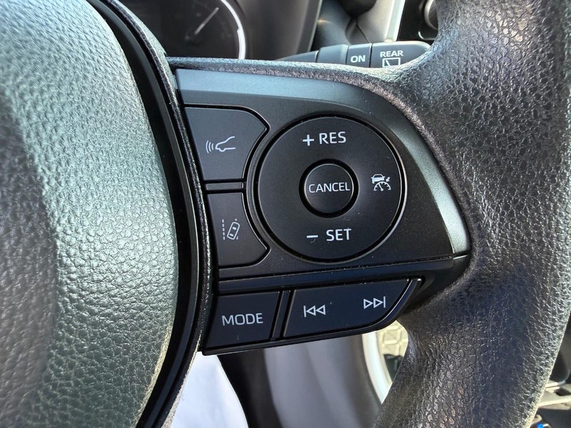 Toyota RAV4 Vehicle Image 14