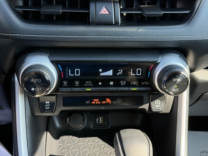 Toyota RAV4 Vehicle Image 18