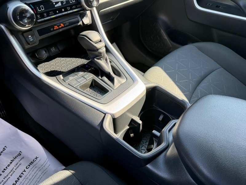 Toyota RAV4 Vehicle Image 19