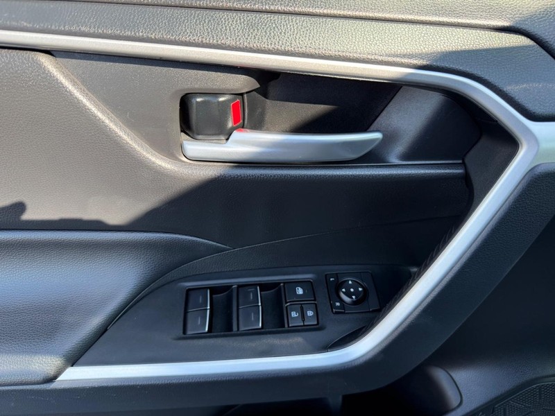 Toyota RAV4 Vehicle Image 23