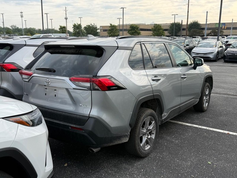 Toyota RAV4 Vehicle Image 04
