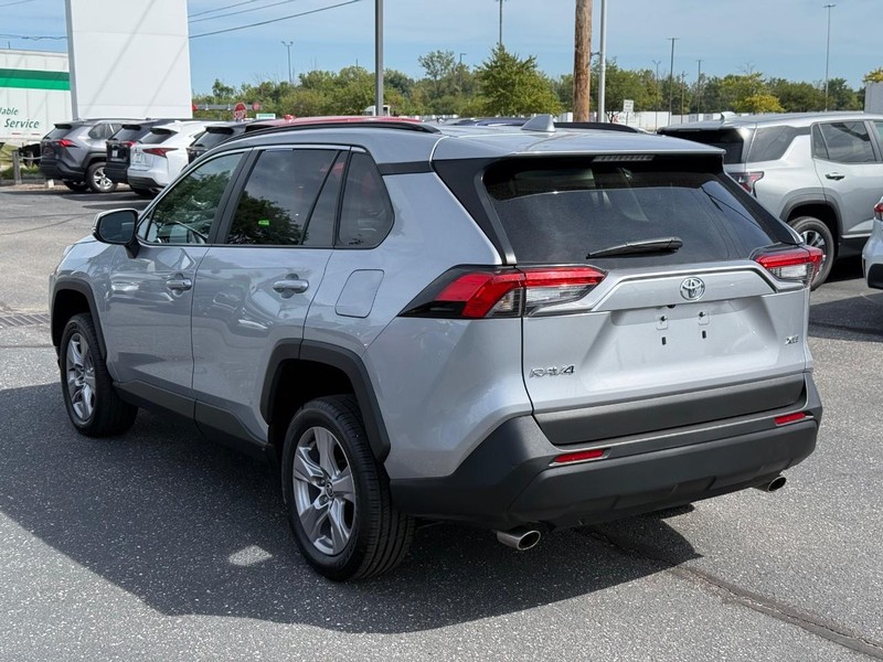 Toyota RAV4 Vehicle Image 05