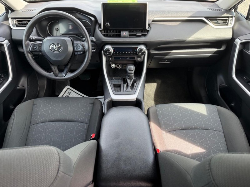Toyota RAV4 Vehicle Image 11