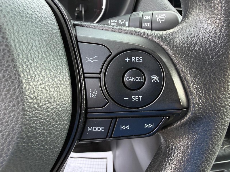 Toyota RAV4 Vehicle Image 14