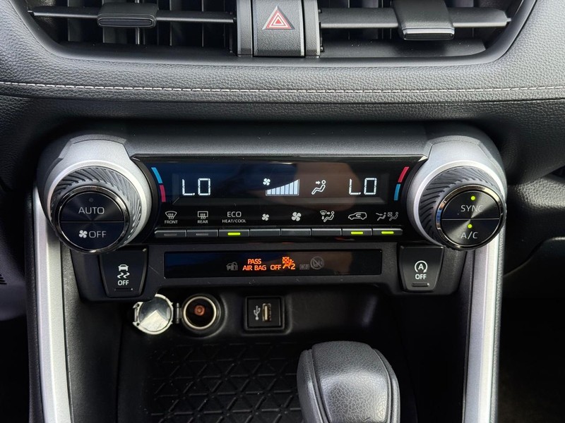 Toyota RAV4 Vehicle Image 18