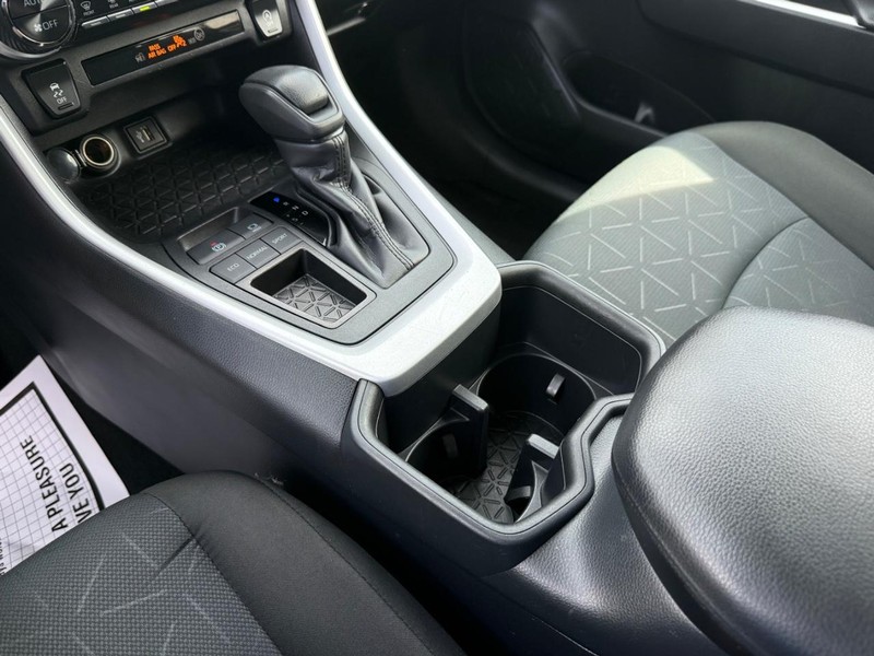 Toyota RAV4 Vehicle Image 19