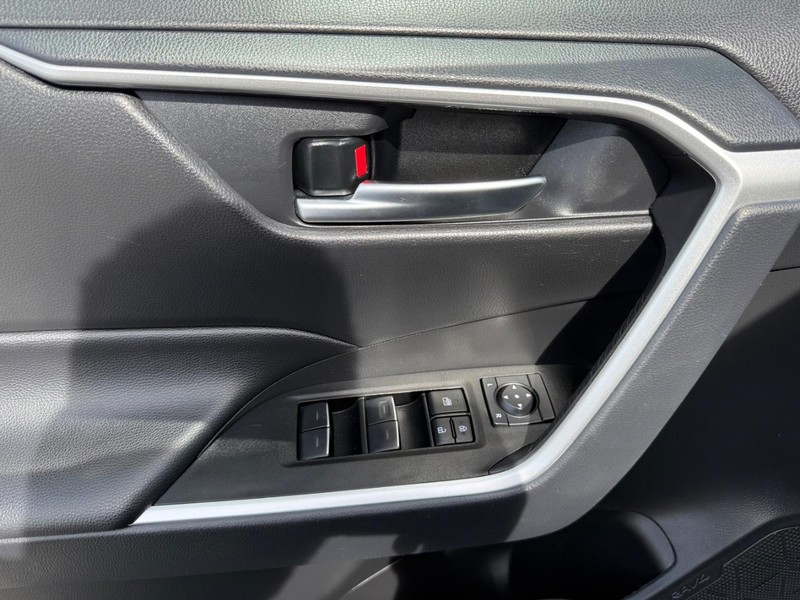 Toyota RAV4 Vehicle Image 23