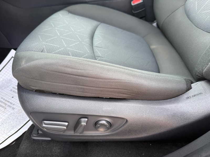 Toyota RAV4 Vehicle Image 24