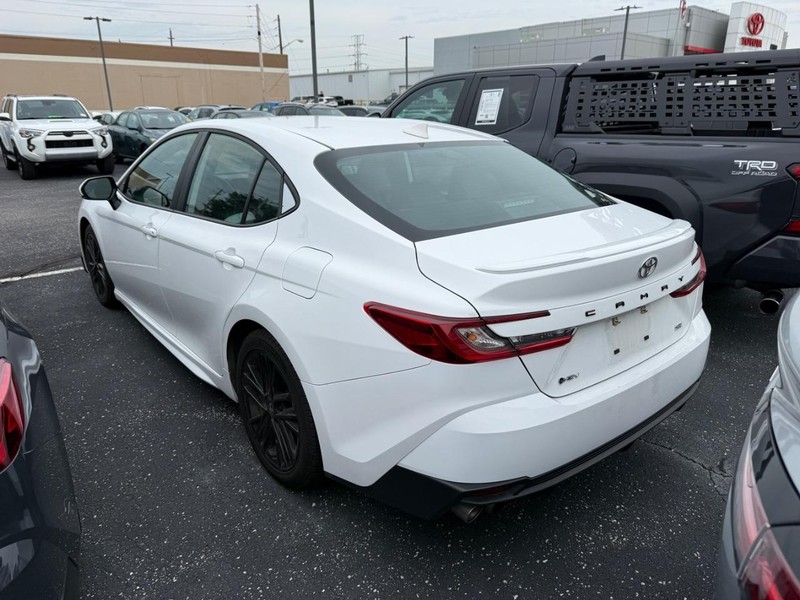 Toyota Camry Vehicle Image 03