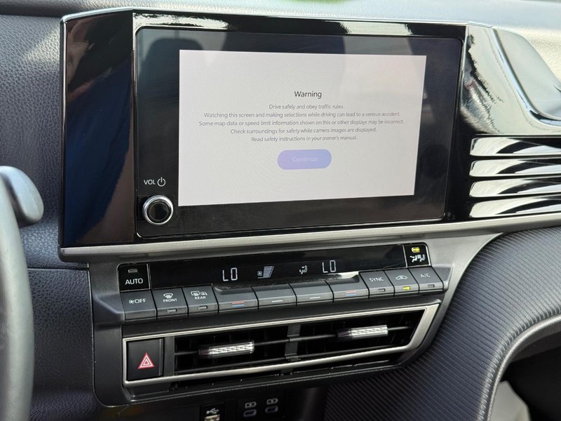 Toyota Camry Vehicle Image 16