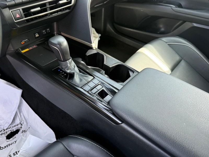 Toyota Camry Vehicle Image 18