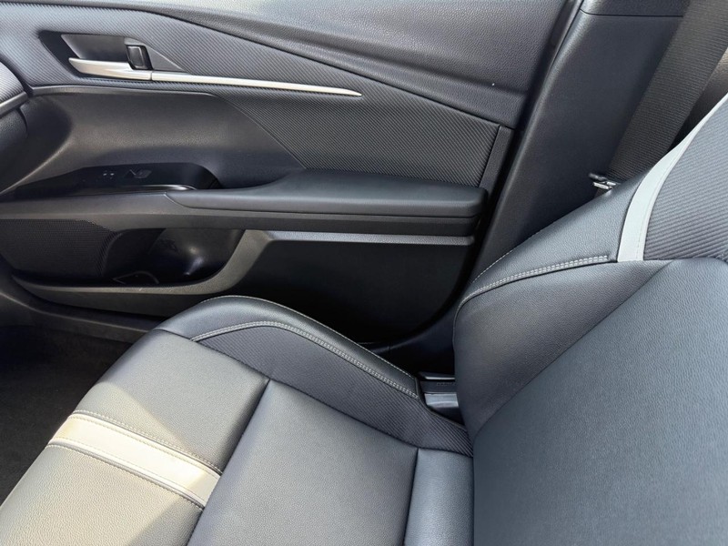 Toyota Camry Vehicle Image 19