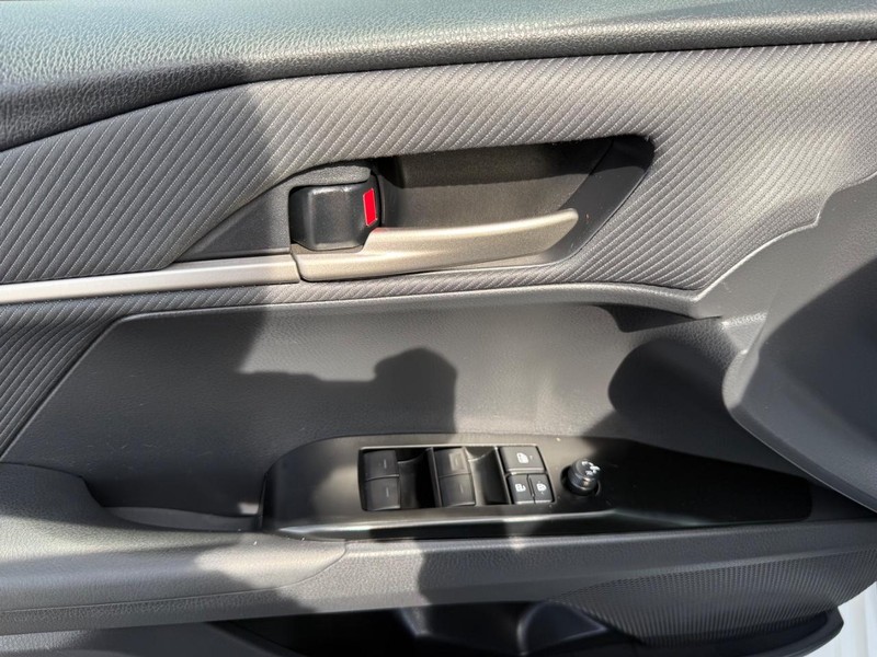 Toyota Camry Vehicle Image 22