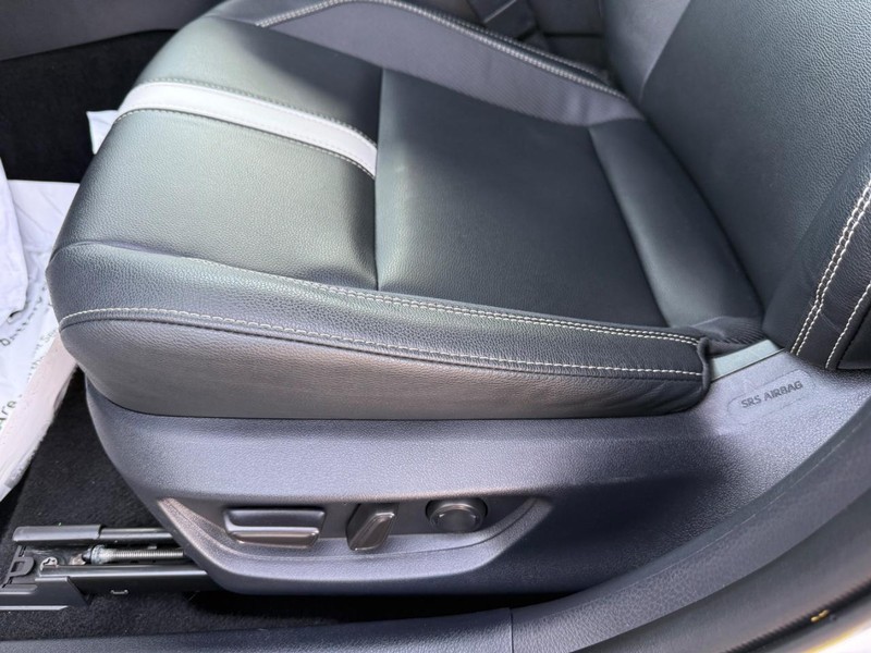 Toyota Camry Vehicle Image 23