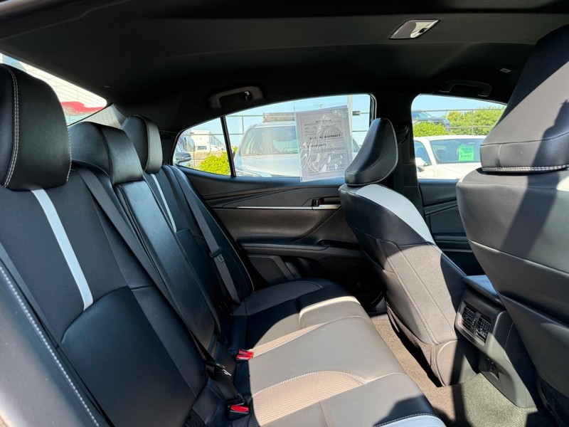 Toyota Camry Vehicle Image 10