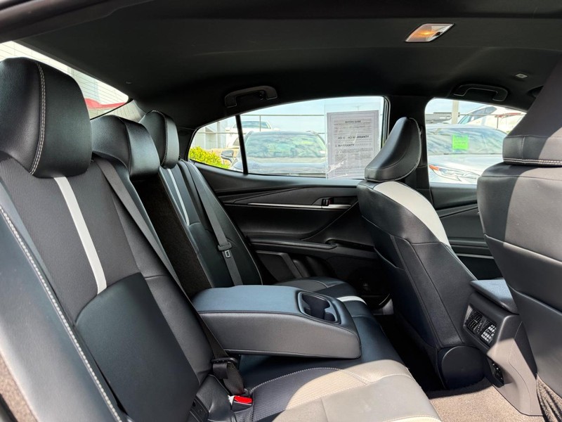 Toyota Camry Vehicle Image 10