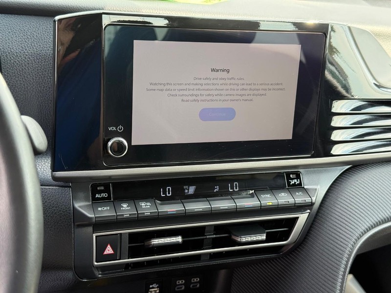 Toyota Camry Vehicle Image 16