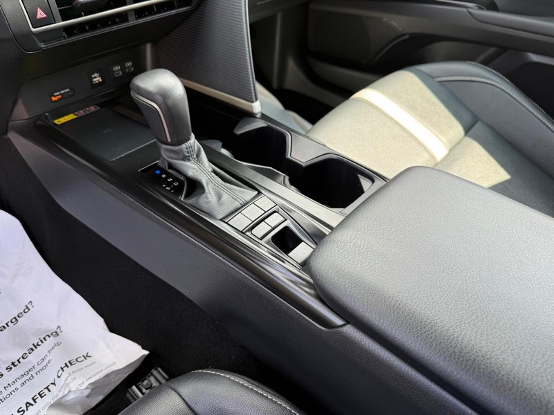 Toyota Camry Vehicle Image 18